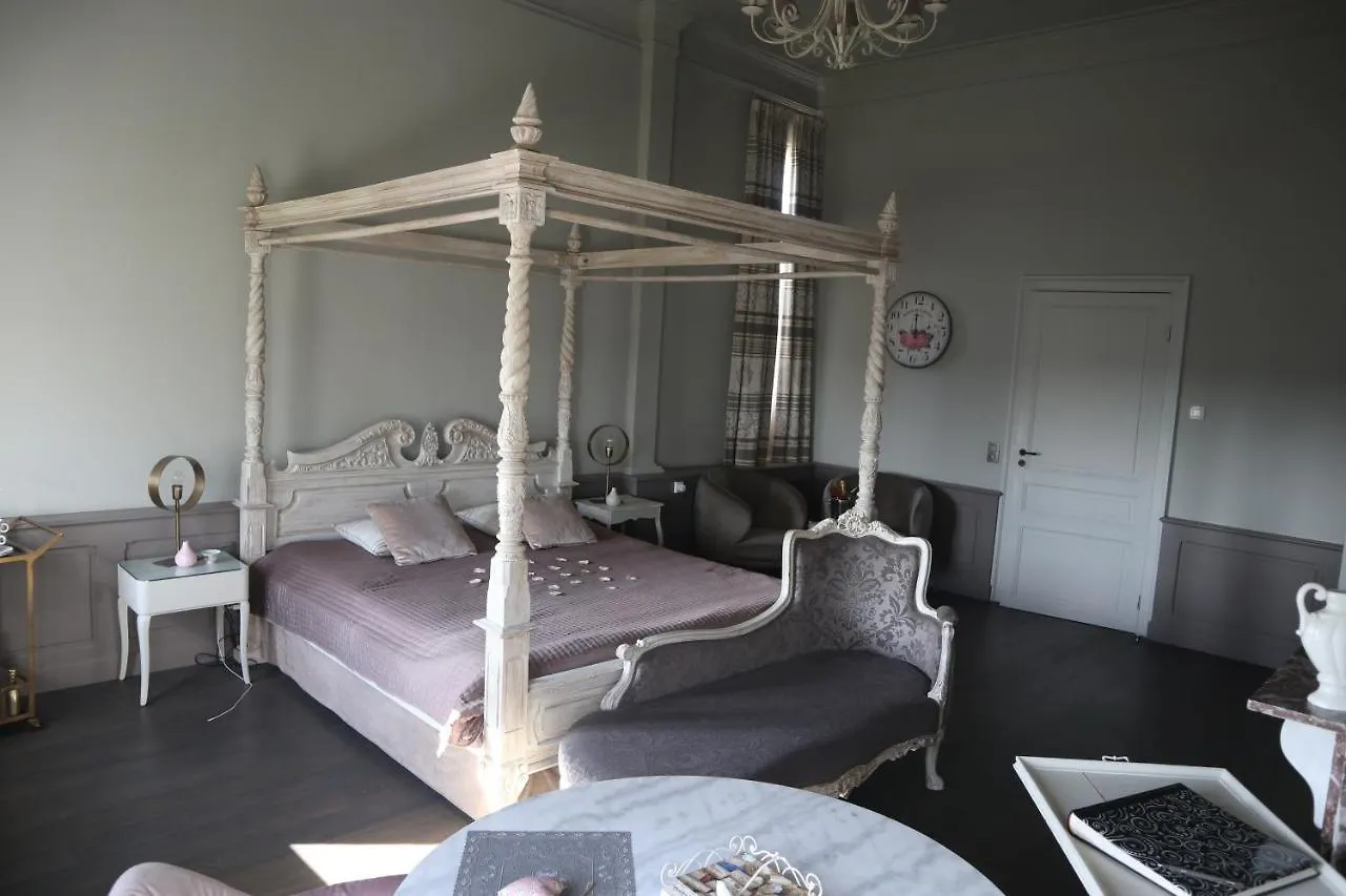 Le Petit Chateau Vaartdijk Leffinge Bed and breakfast