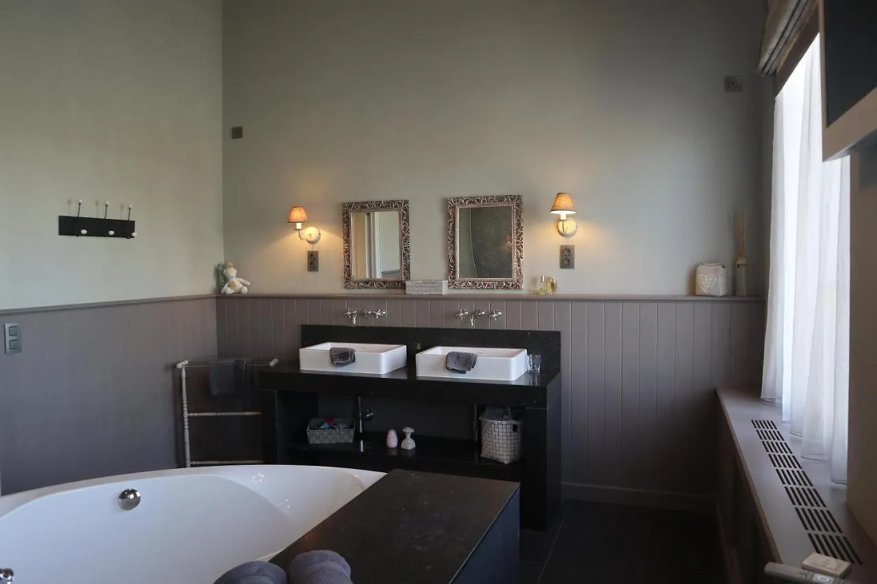 Le Petit Chateau Vaartdijk Bed & Breakfast Leffinge