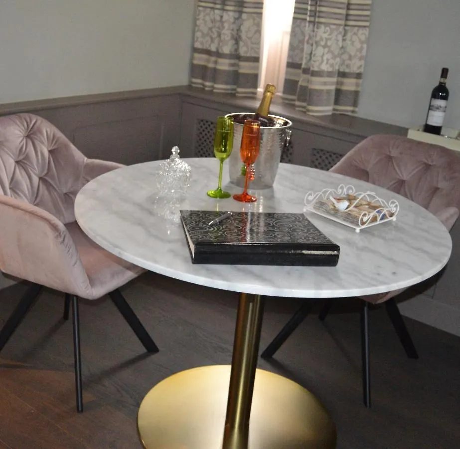 Le Petit Chateau Vaartdijk Bed & Breakfast Leffinge Belgium