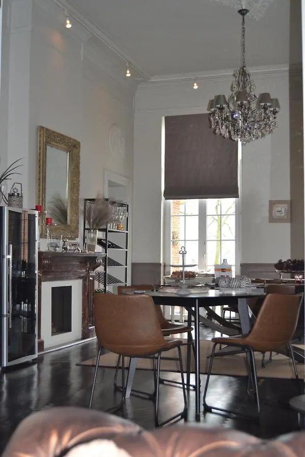 Le Petit Chateau Vaartdijk Bed & Breakfast Leffinge