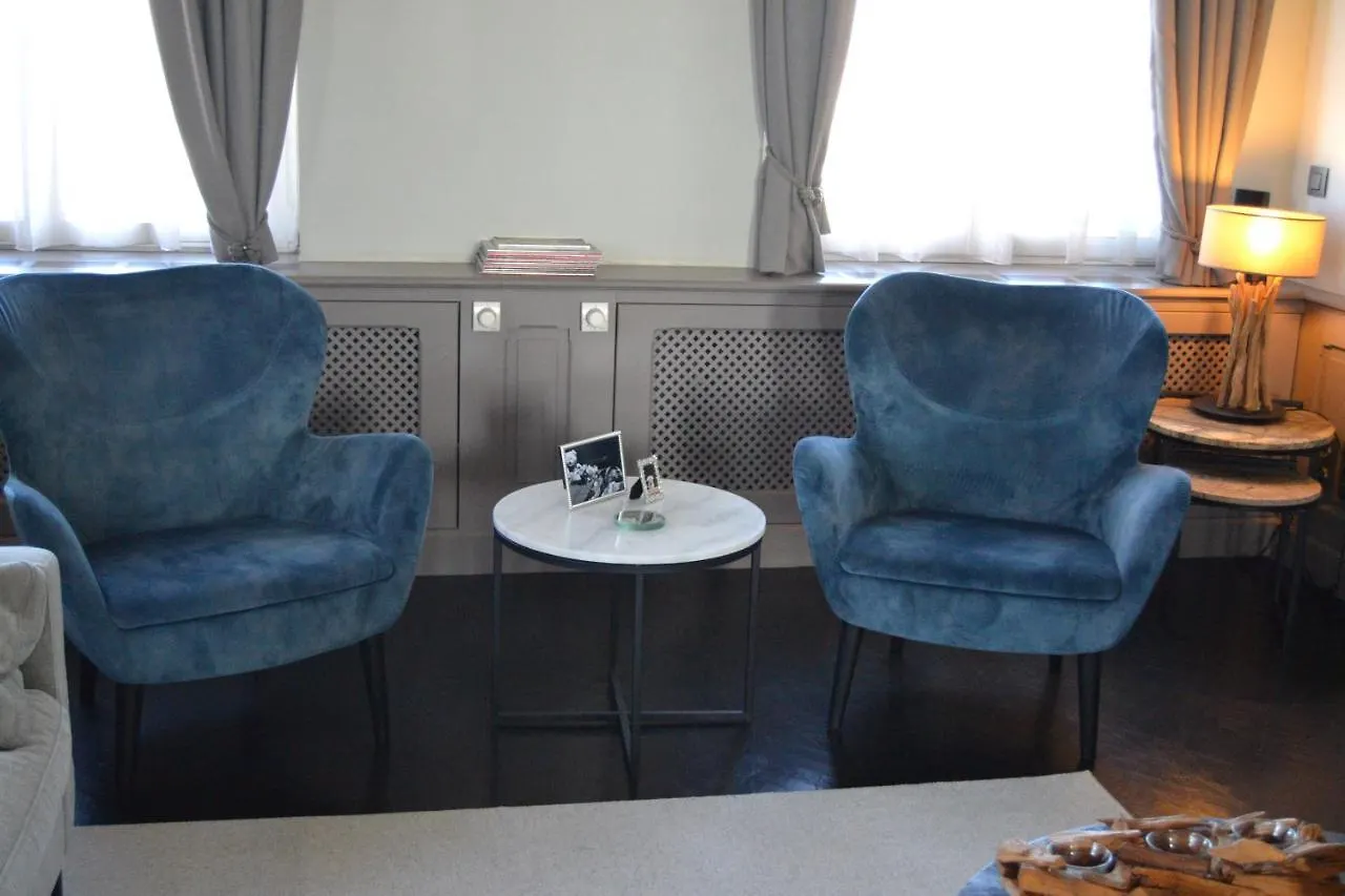 Le Petit Chateau Vaartdijk Bed & Breakfast Leffinge