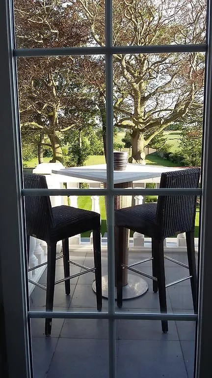 Le Petit Chateau Vaartdijk Bed & Breakfast Leffinge