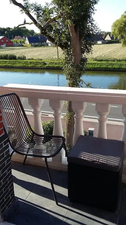 Le Petit Chateau Vaartdijk Bed & Breakfast Leffinge Belgium