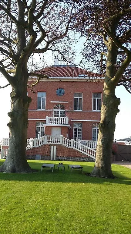 Le Petit Chateau Vaartdijk Bed & Breakfast Leffinge